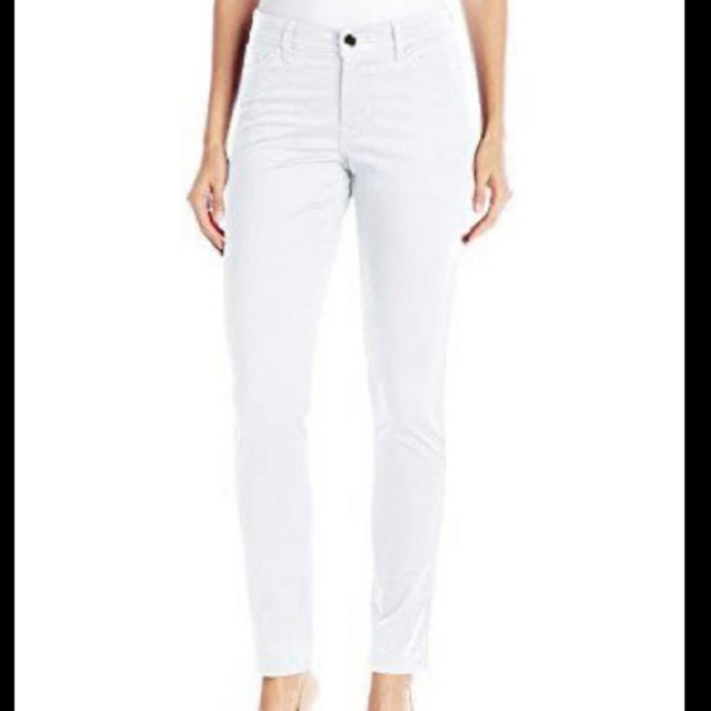 Lee Women's Midrise Fit Essential Chino White Jeans